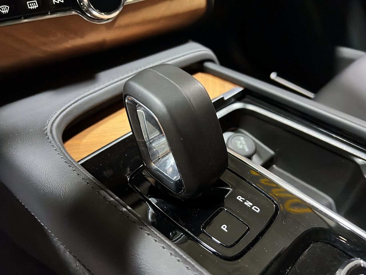 2024 Volvo XC90 Recharge PLUS BRIGHT THEME White Québec - photo #13