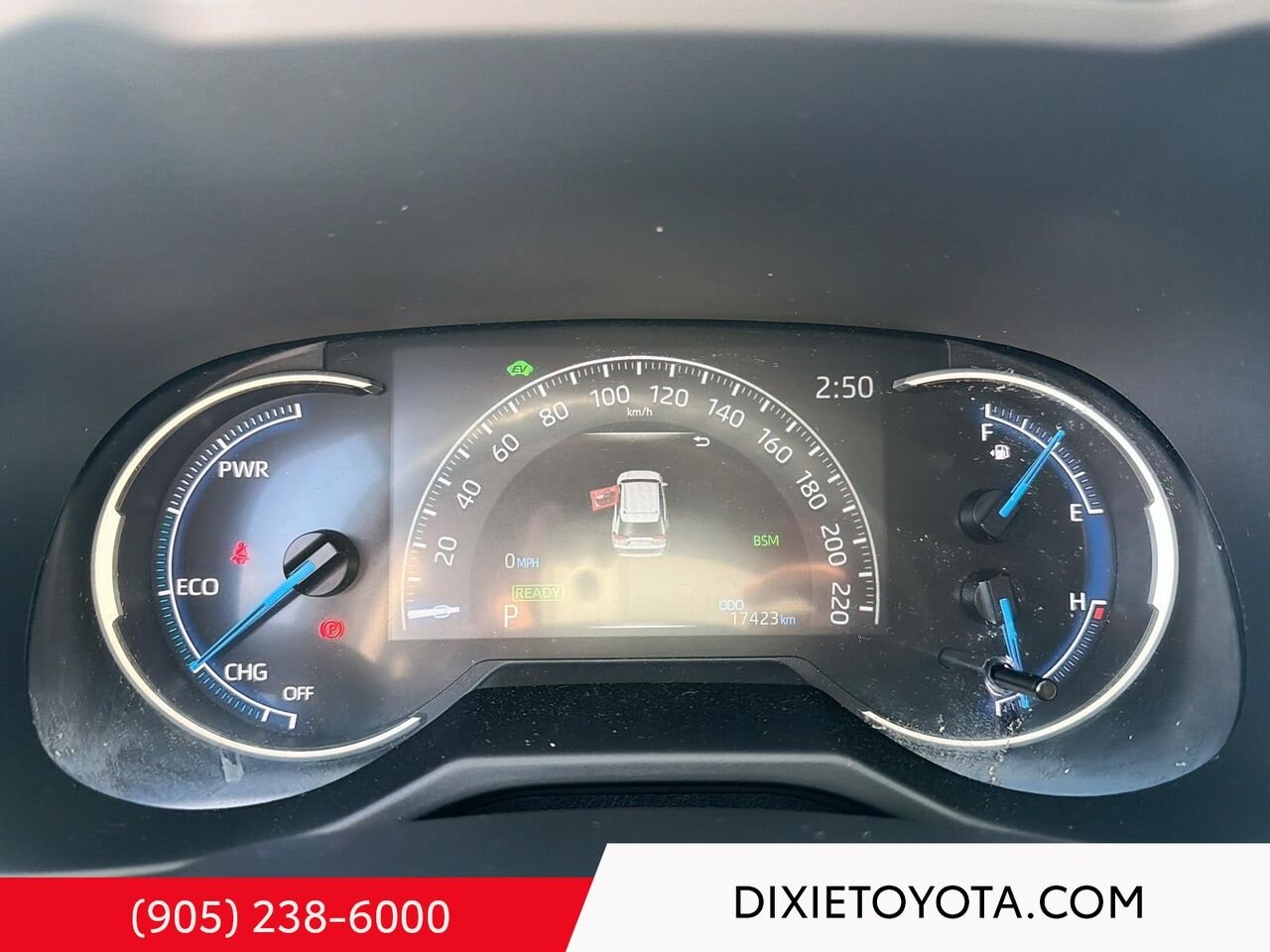 2025 Toyota RAV4 HYBRID LE AWD / HEATED SEATS / TOYOTA SAFETY SENSE / CARPLAY AND ANDROID AUTO Grey Mississauga - photo #11