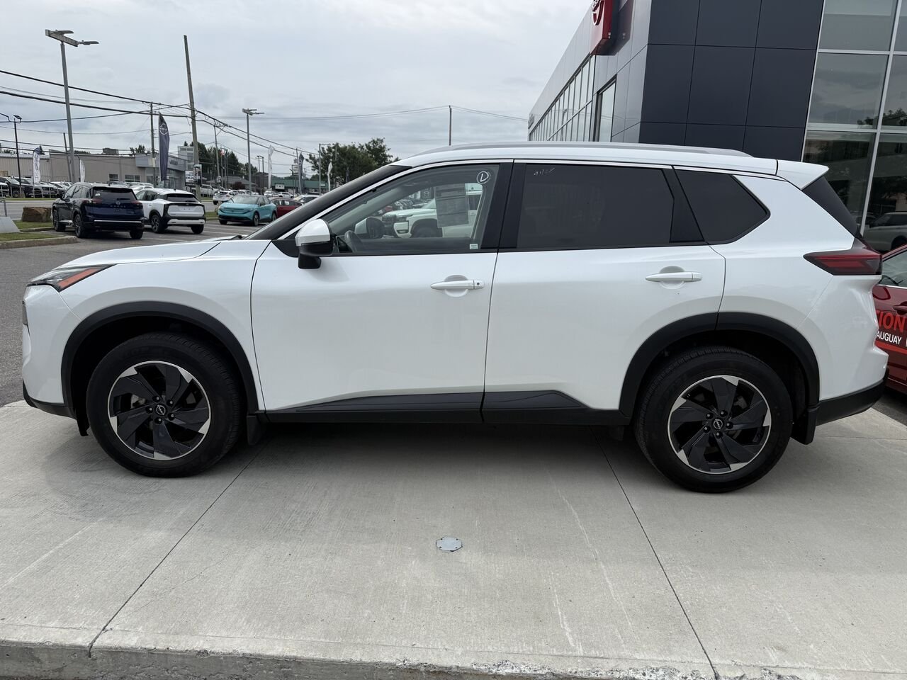 2024 Nissan Rogue SV AWD White Châteauguay - photo #1