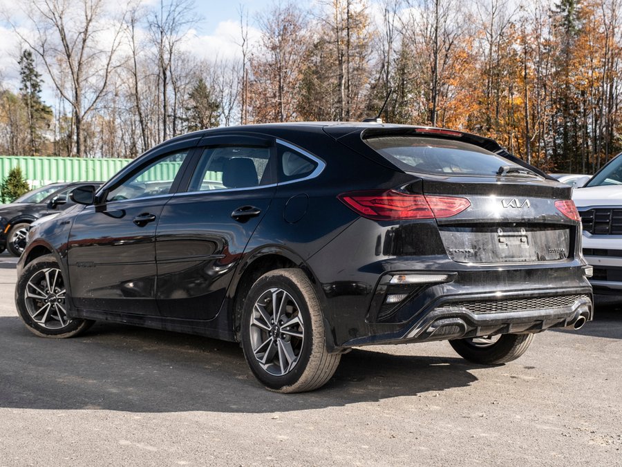 2023 Kia Forte5 EX IVT Black