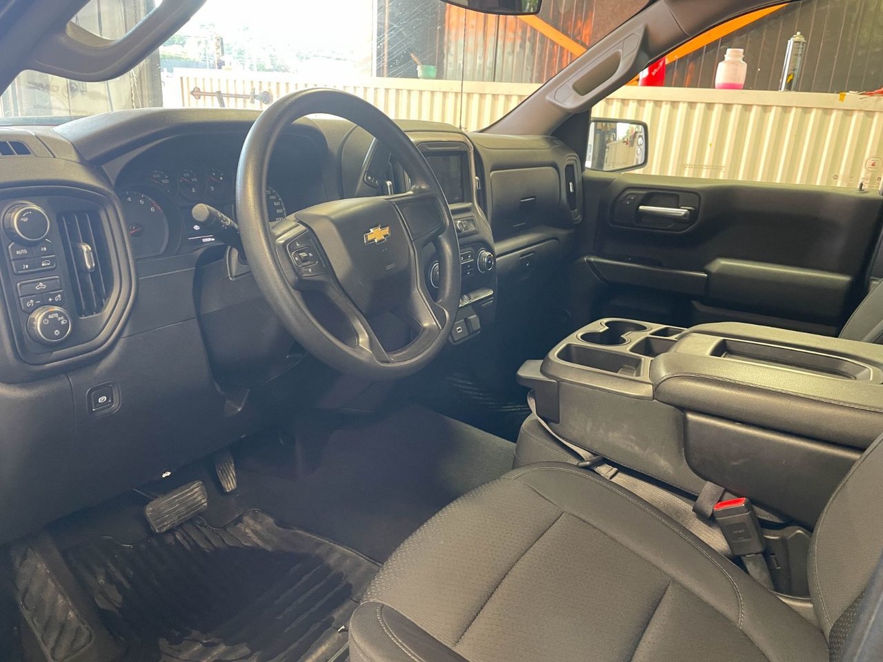 Chevrolet Silverado 1500 CUSTOM CREW 4X4 V8 *GR VALEUR* MARCHE PIED CARPLAY 2019 Gris Ombre Saint-Jérôme - photo #2