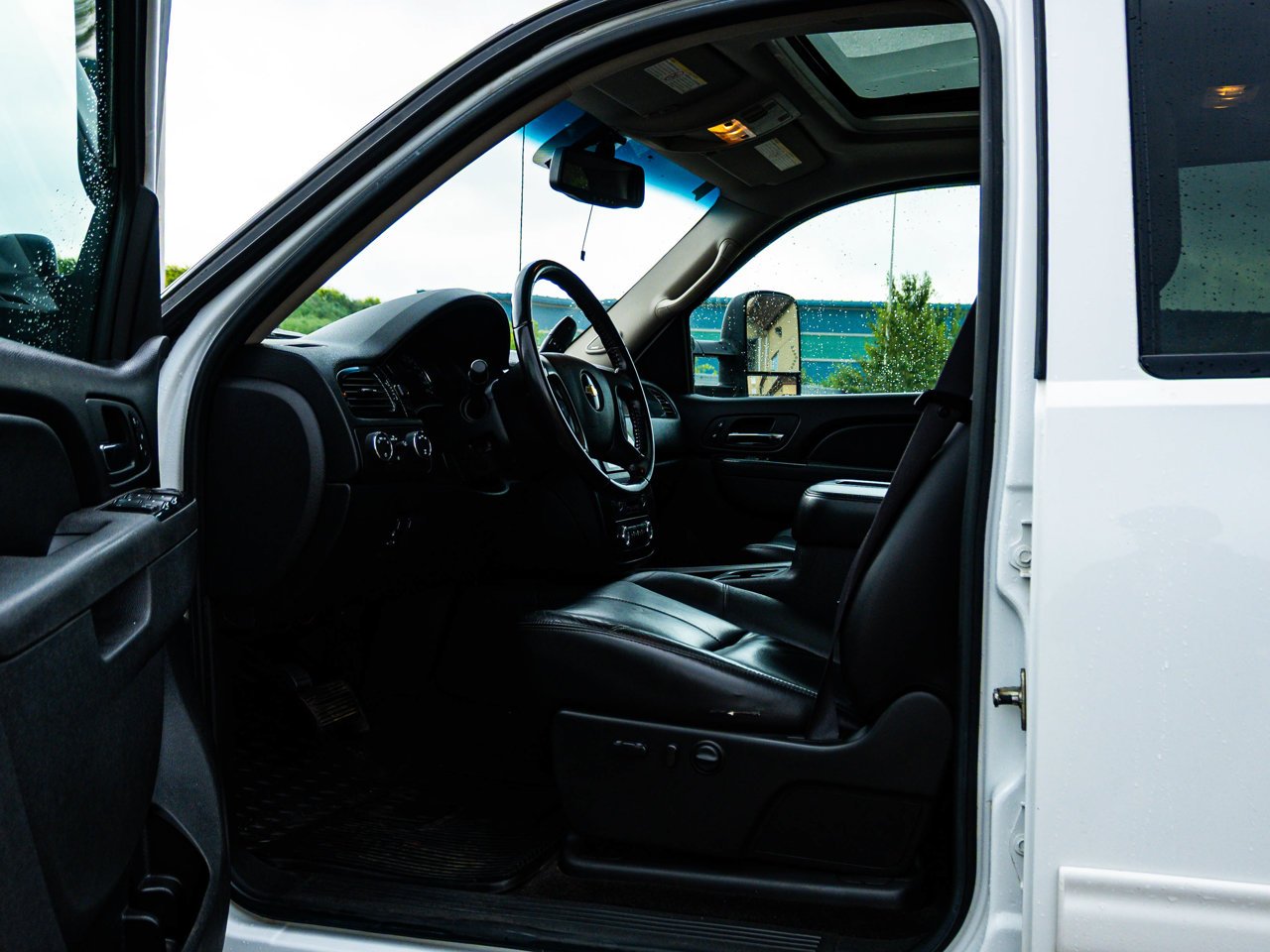 2011 Chevrolet Silverado 3500HD 4WD Crew Cab 167 LTZ White Sherwood Park - photo #16