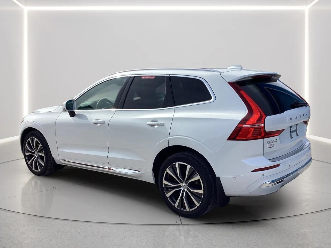 2022 Volvo XC60 B6 Inscription TI White Gatineau - photo #2