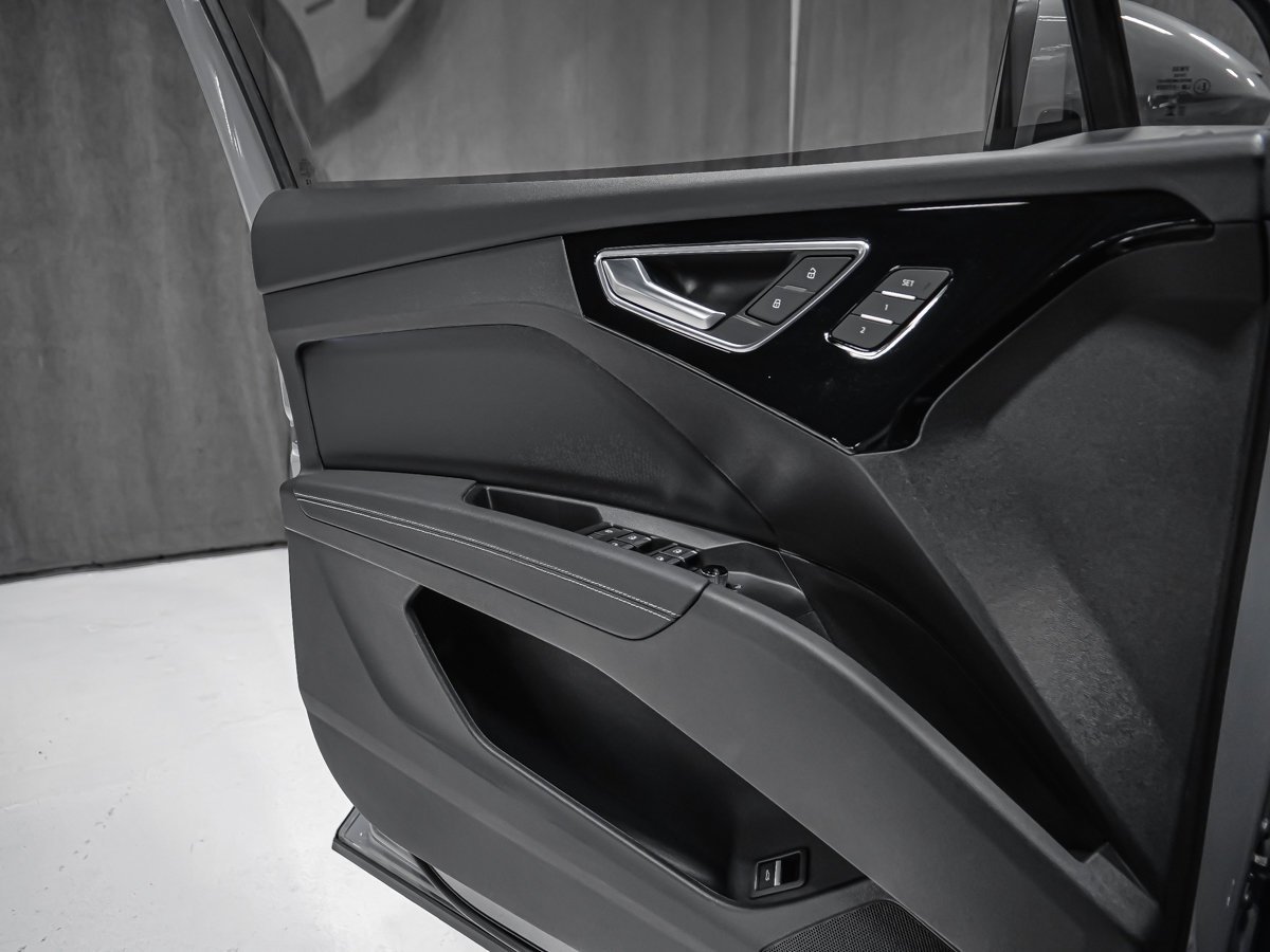 Audi Q4 e-tron 2023 Gris Montréal - photo #11