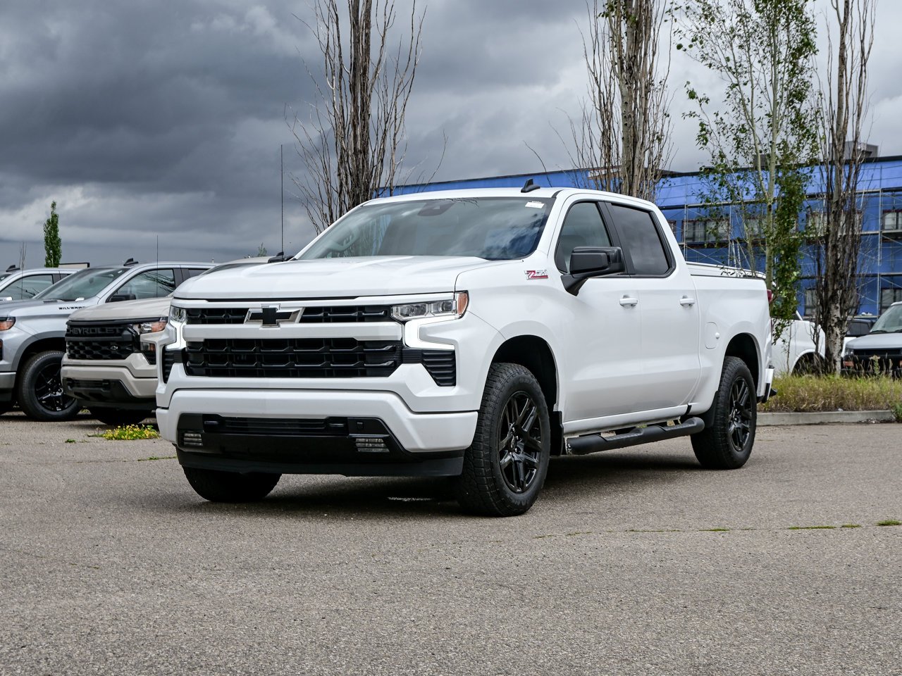 2024 Chevrolet Silverado 1500 4WD Crew Cab 147 RST White Sherwood Park - photo #3