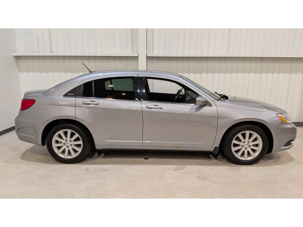 2013 Chrysler 200 4dr Sdn LX Silver Val-David - photo #6