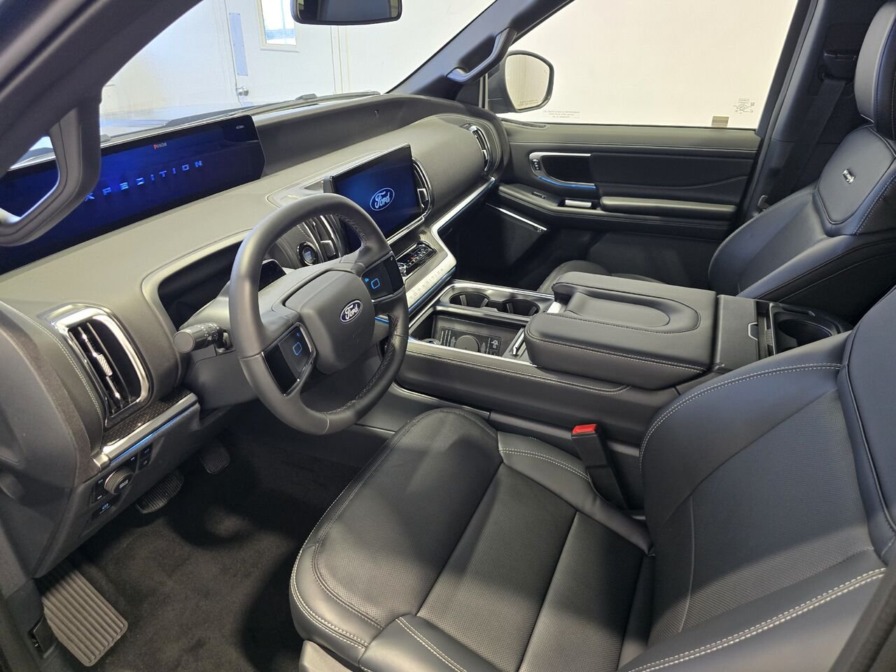2027 Ford EXPEDITION Grey Saint-Eustache - photo #4