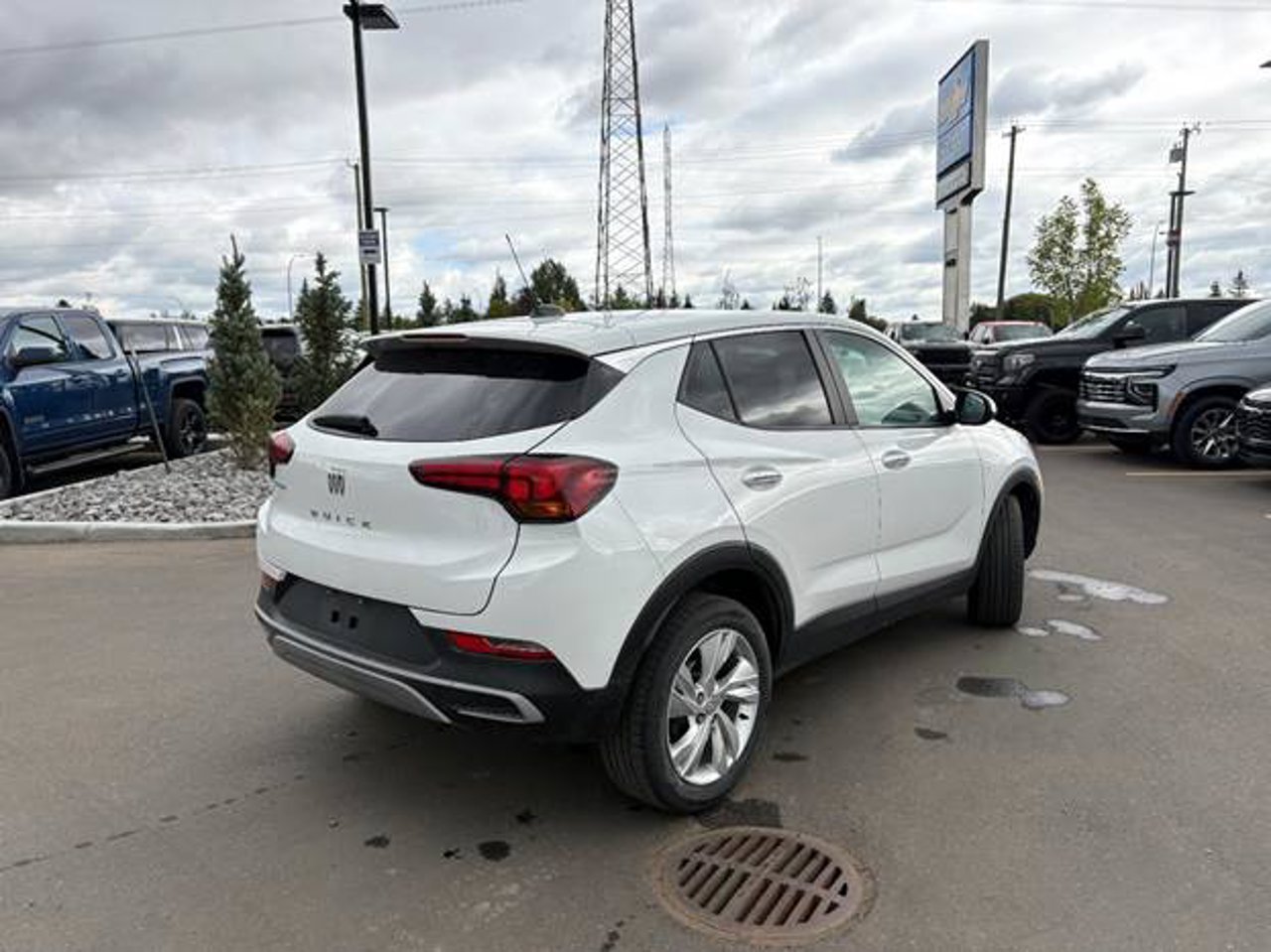 2024 Buick Encore GX AWD 4dr Preferred White Sherwood Park - photo #4