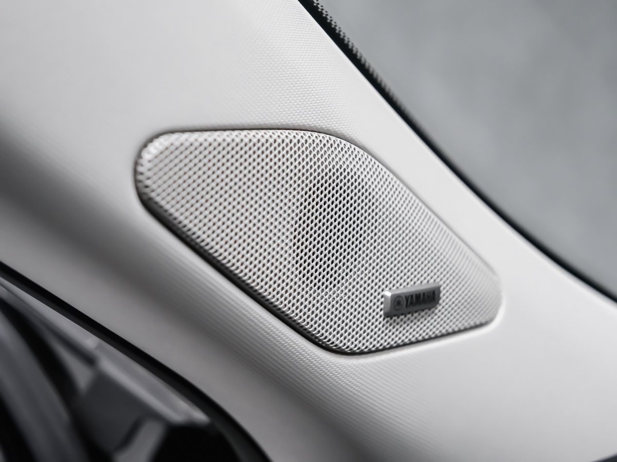 2025 Mitsubishi Outlander ES Black Montreal - photo #11