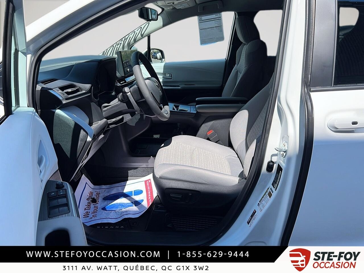 2026 Toyota Sienna LE 8 PASSAGERS White Québec - photo #8