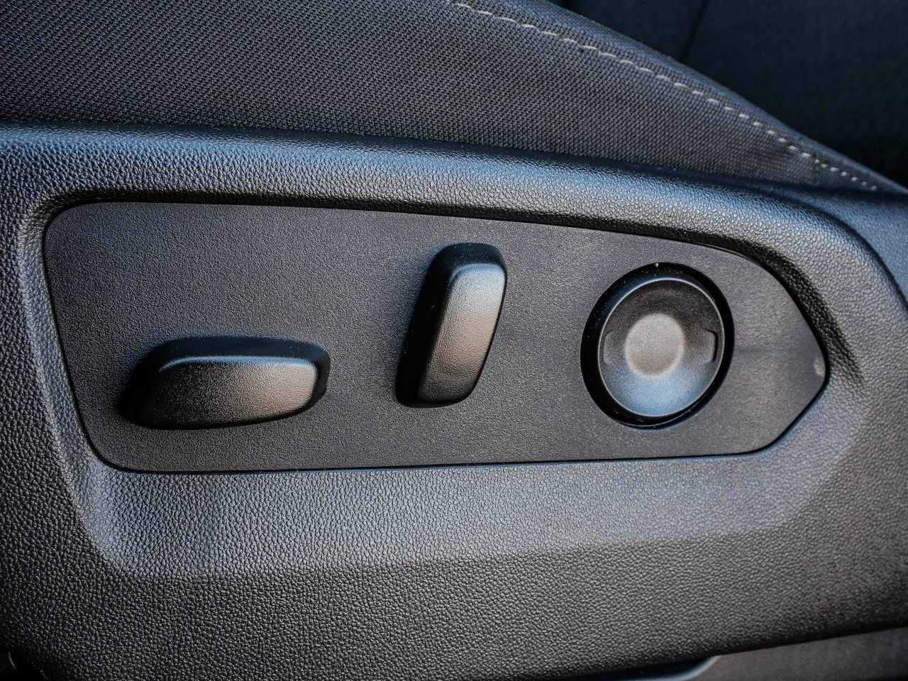 2026 Chevrolet Silverado 2500HD 4WD Crew Cab 159 Custom Blue Sherwood Park - photo #16