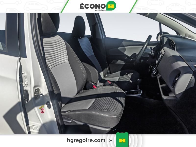 2018 Toyota Yaris White Saint-Eustache - photo #16