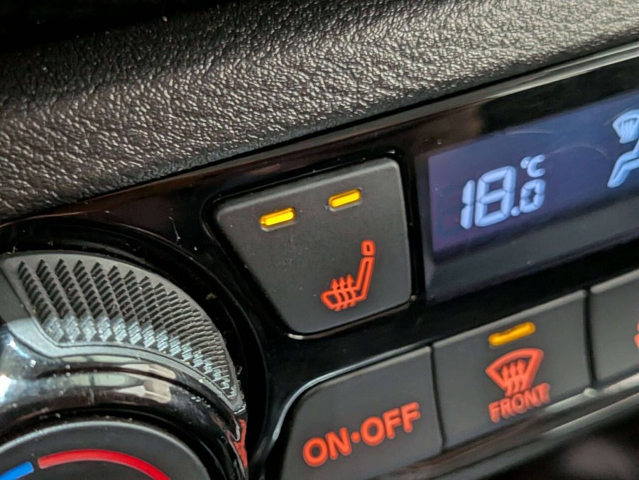 2024 Nissan Kicks SV FWD Orange