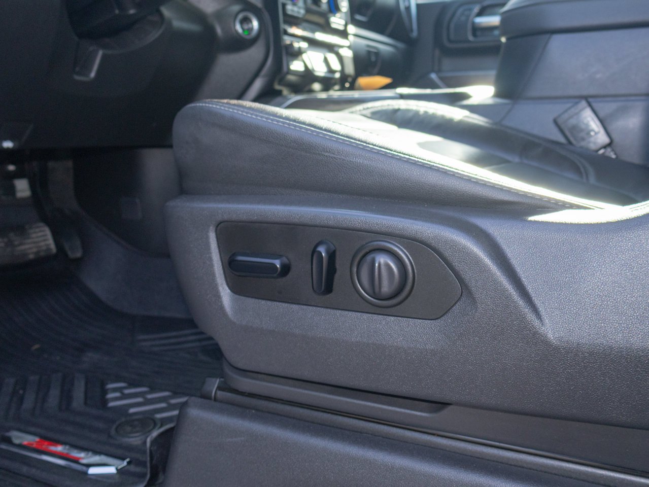 2020 Chevrolet Silverado 2500HD 4WD Crew Cab 159 LTZ White Sherwood Park - photo #19