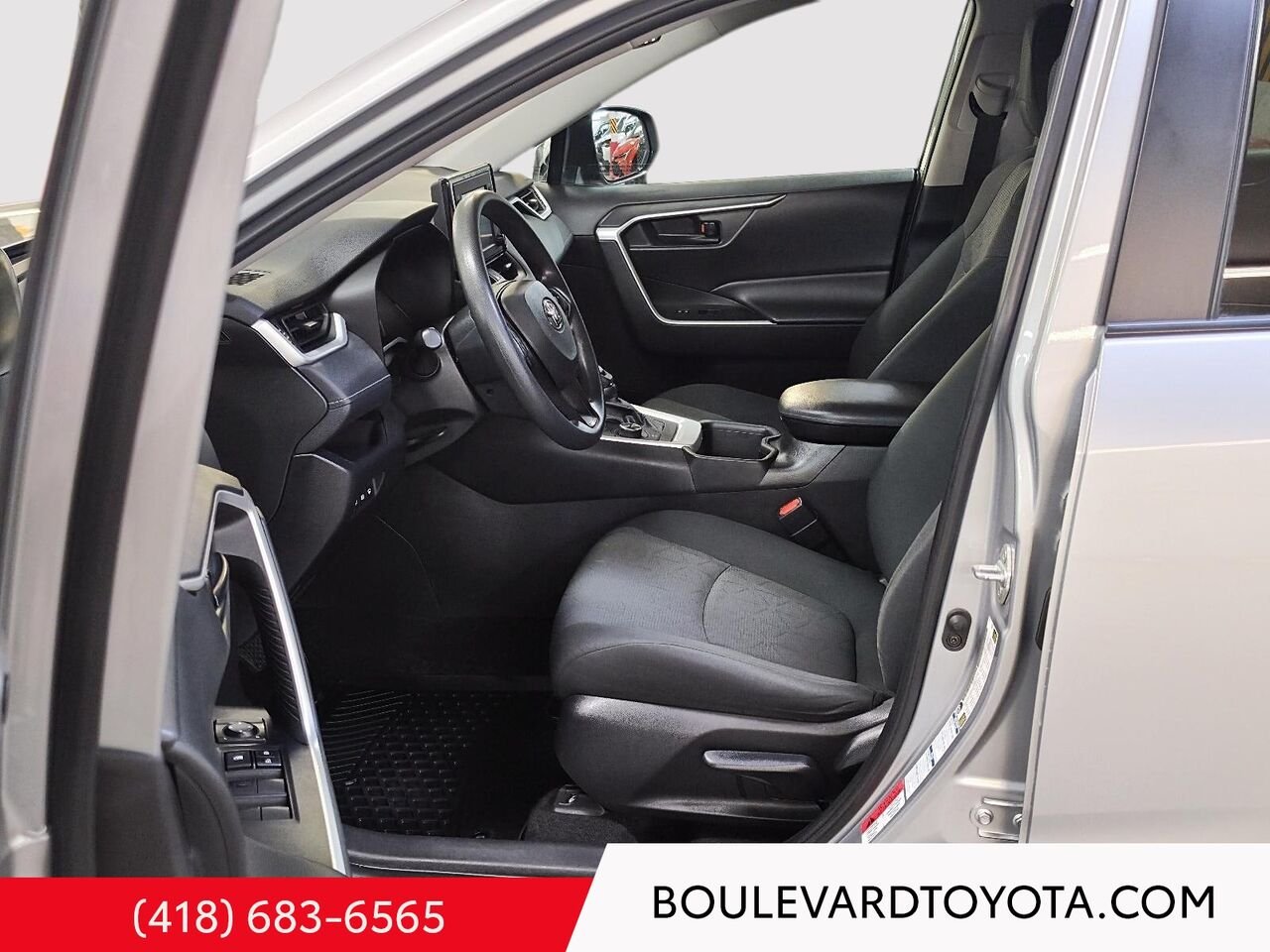 Toyota RAV4 Hybride 550002-8 | LE, AWD 2022 Argent Québec - photo #8