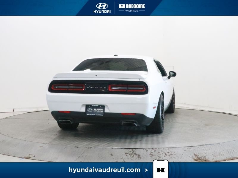 2016 Dodge Challenger White Laval - photo #10