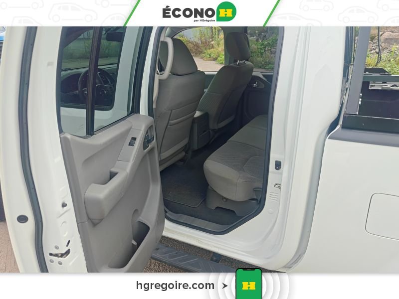 2018 Nissan Frontier White Laval - photo #17