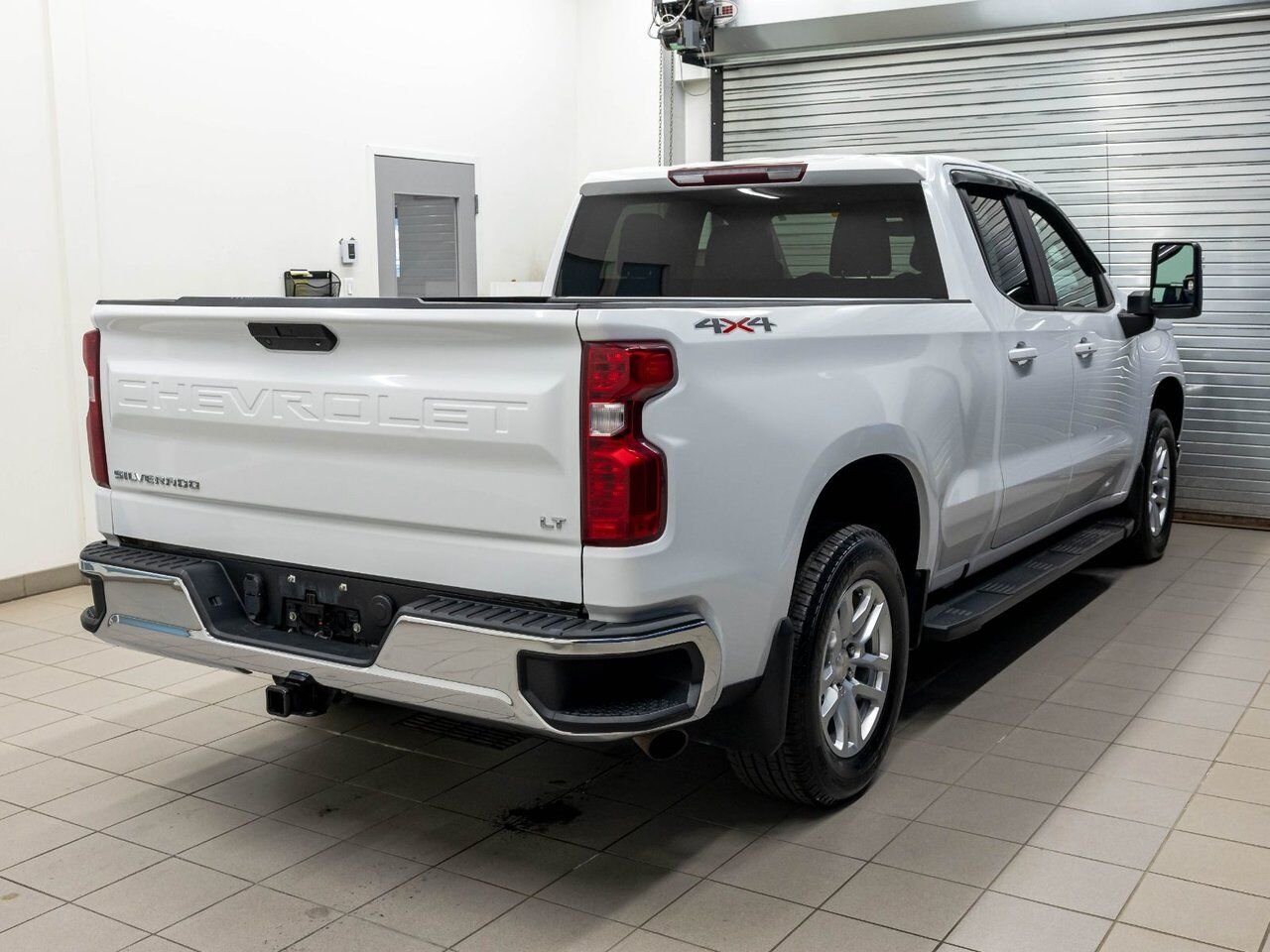 Chevrolet Silverado 1500 LT V8 4X4 *GR. REMORQ MAX* SIEGES CHAUFF *CARPLAY 2020 Blanc Saint-Jérôme - photo #7