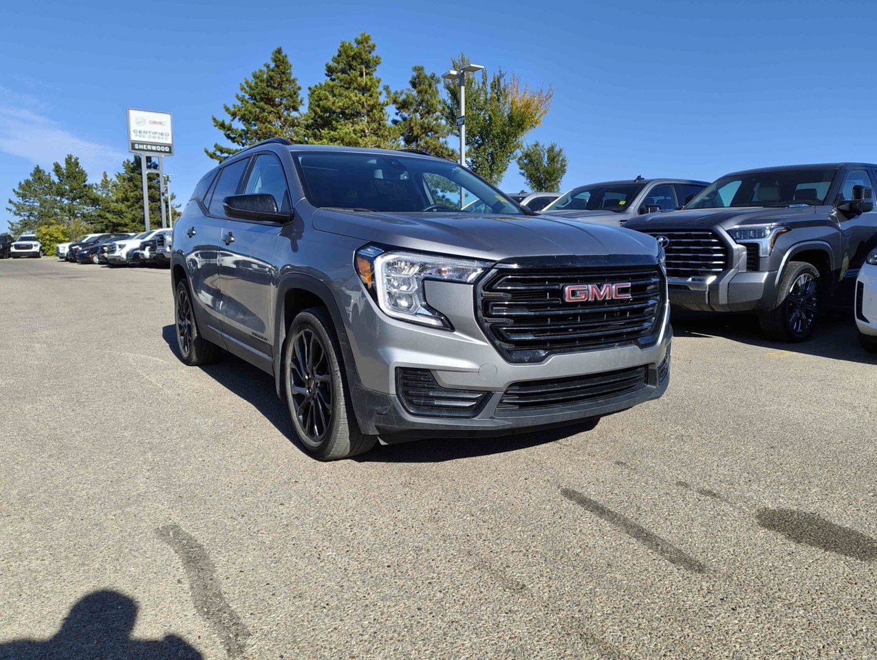 2024 GMC Terrain AWD 4dr SLE Grey Sherwood Park - photo #2