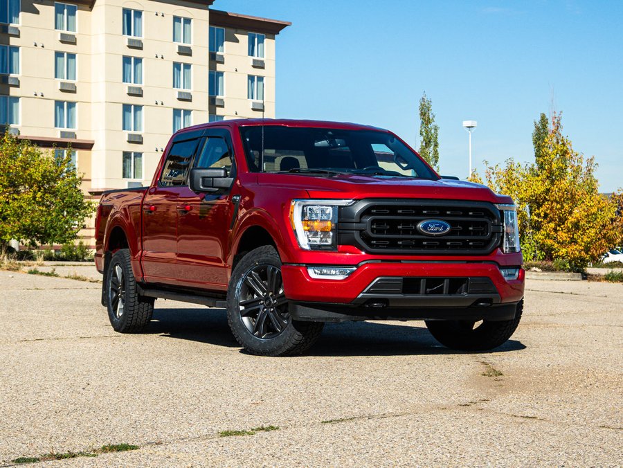 2021 Ford F-150 XLT Sport 3.5L | Tonneau Cover Red