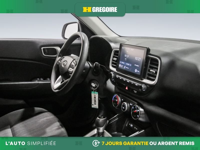 2022 Hyundai Venue White Saint-Léonard - photo #31