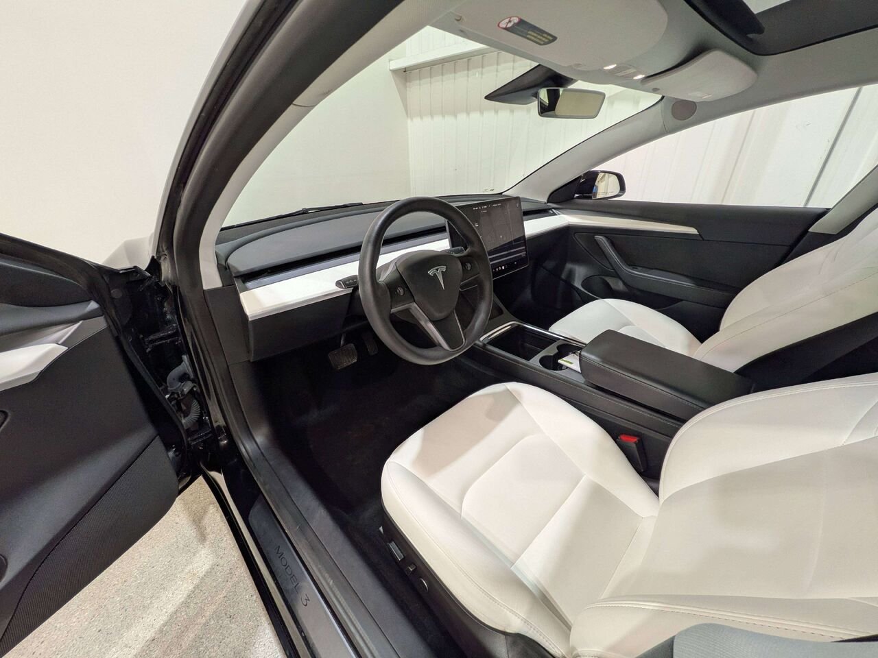 2022 Tesla Model 3 Standard Range RWD *Ltd Avail* Black Val-David - photo #10