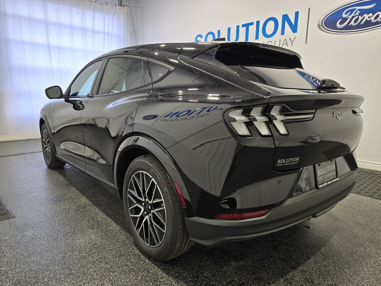 Ford Mustang Mach-E 2026 Noir ombre Châteauguay - photo #1