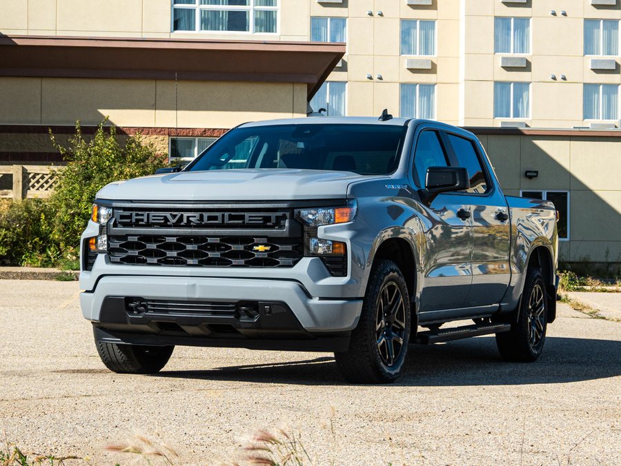 2024 Chevrolet Silverado 1500 Custom 2.7L | Running Boards Grey