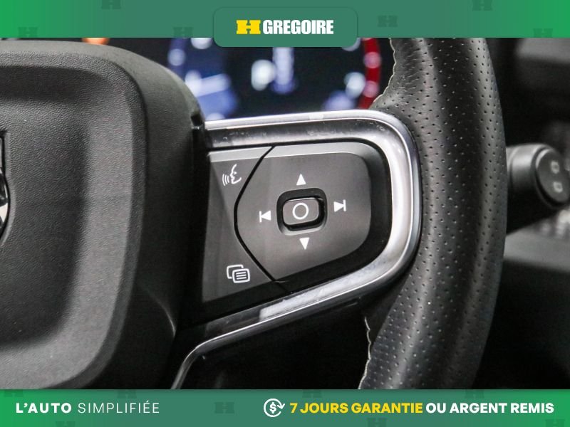 2021 Volvo XC40 White Blainville - photo #21