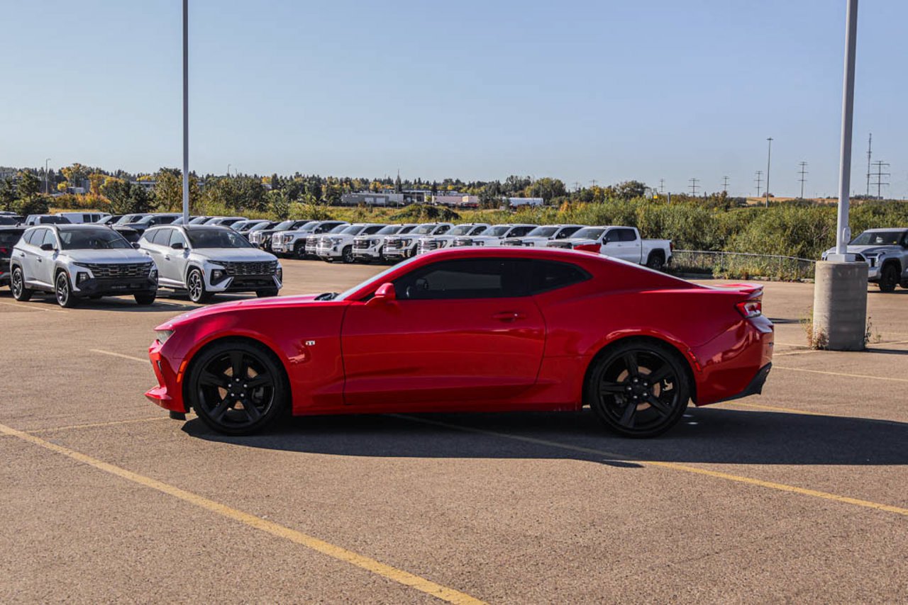 2018 Chevrolet Camaro 2dr Cpe 2LT Red Sherwood Park - photo #4