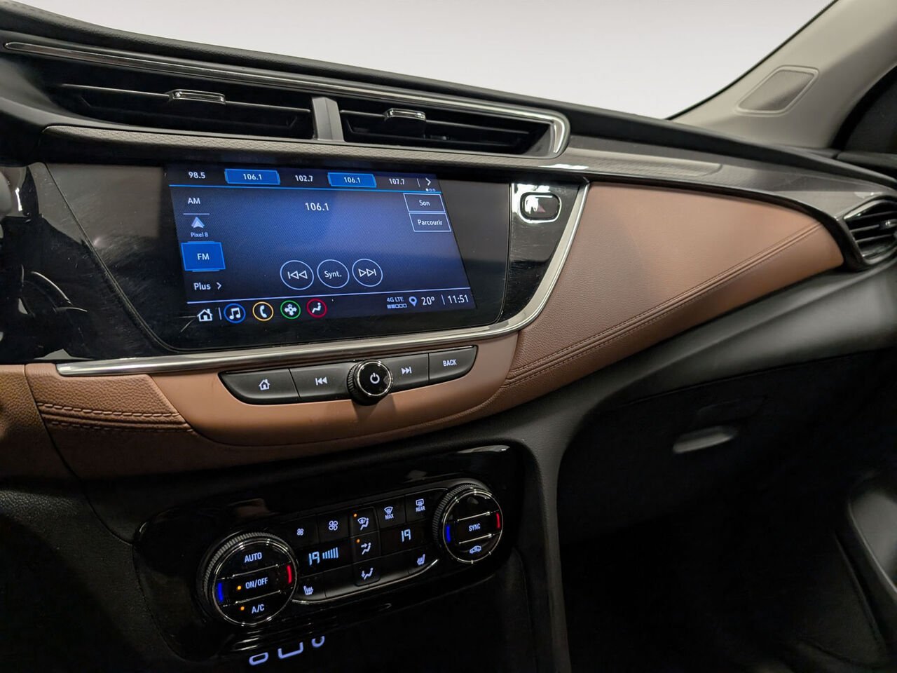 BUICK ENCORE GX Essence Cuir Sièges Chauffants Bas Kilométrage 2023 Blanc Sherbrooke - photo #10