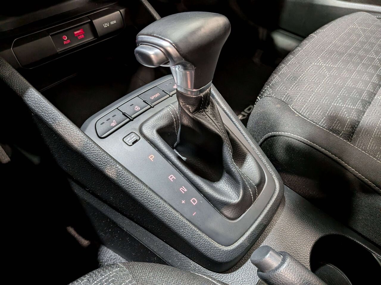 2018 Kia Rio 5-door LX Manual White Val-David - photo #24