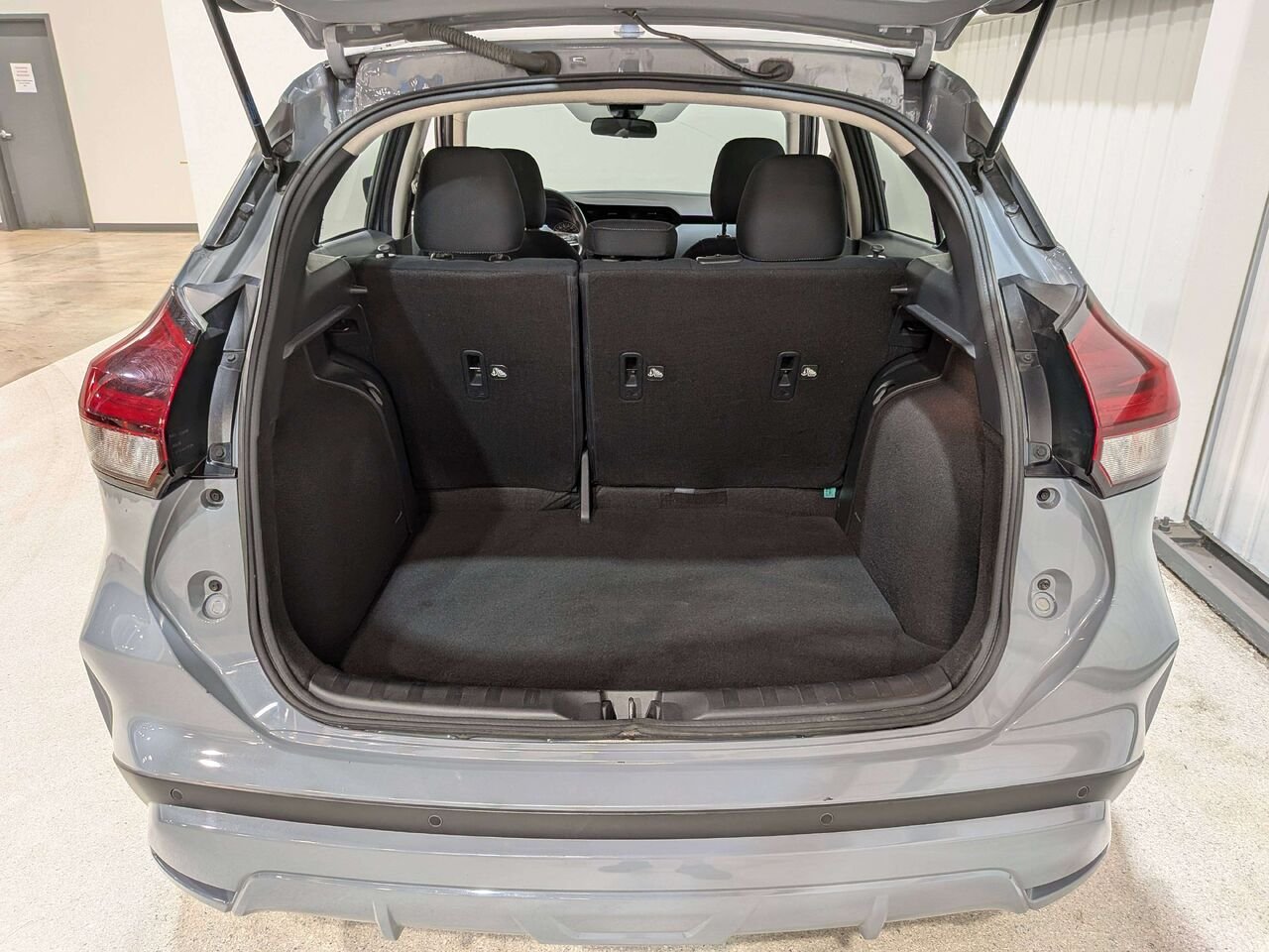 Nissan Kicks SV FWD 2023 Gris Val-David - photo #8
