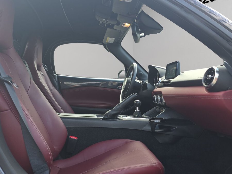 Mazda MX-5 GT manuelle 6 vitesses, intérieur cuir rouge grenat, décapotable, navigation, suspension sport 2020 Gris