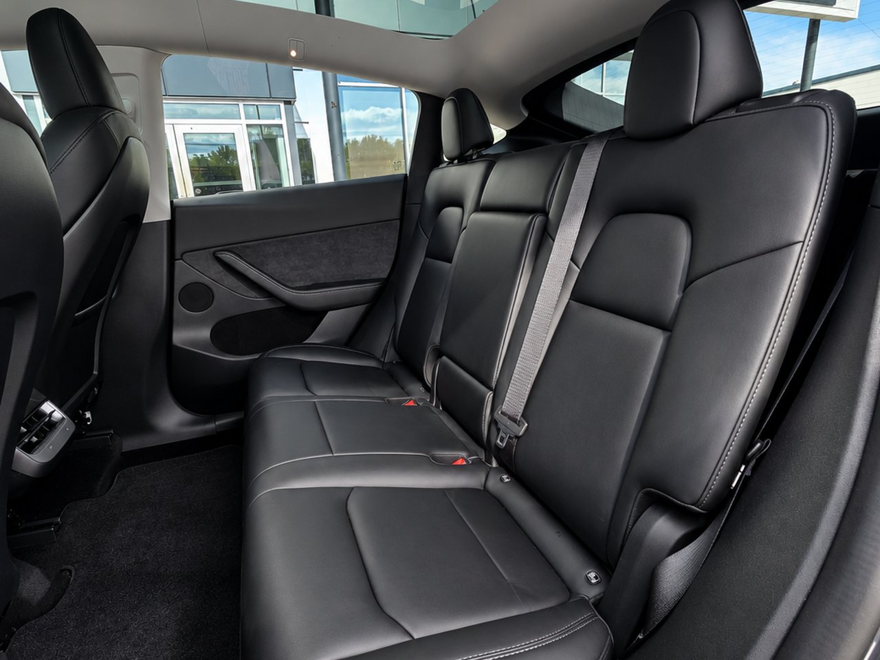 Tesla Model Y 2023 Gris Granby - photo #12