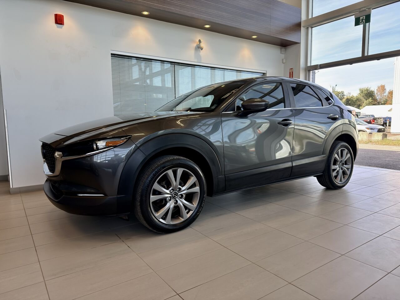 Mazda CX-30 2024 Gris Notre-Dame-des-Prairies - photo #2