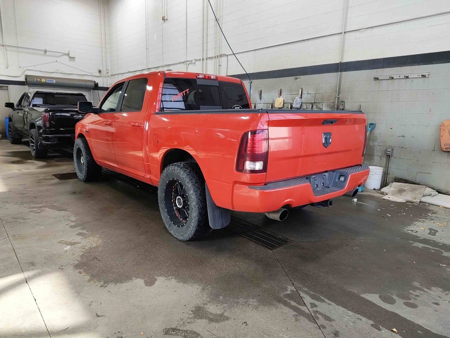 2014 Ram 1500 Sport Premium 5.7L | Aftermarket 20in XF Wheels Red
