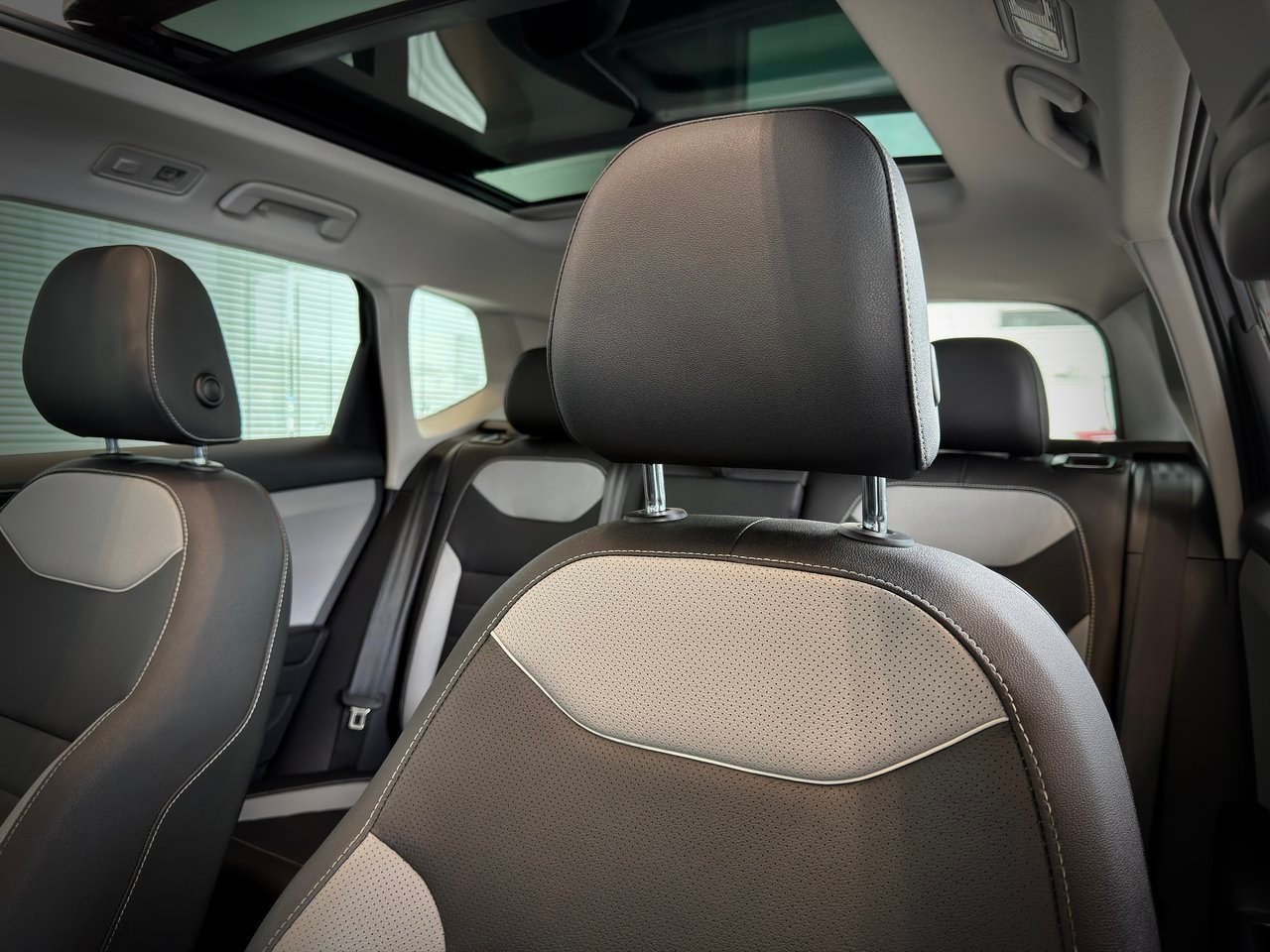 Volkswagen Taos 2023 Argent Notre-Dame-des-Prairies - photo #15