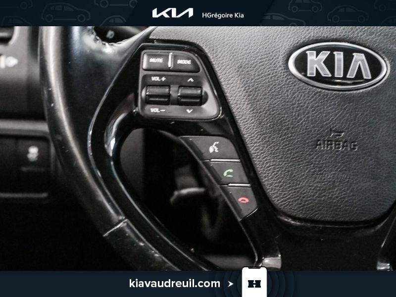 2017 Kia Forte Red Laval - photo #13