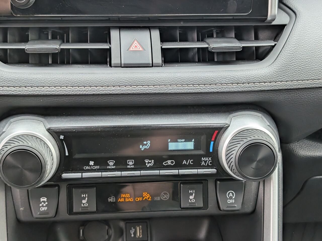 Toyota RAV4 LE/SIÈGES CHAUFFANTS/CAMÉRA DE RECUL/BLUETOOTH/AC/ 2025 Noir Sherbrooke - photo #10