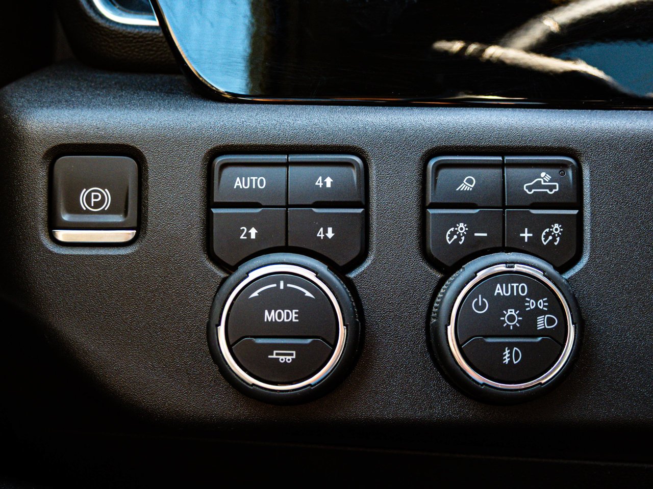 2024 Chevrolet Silverado 1500 4WD Crew Cab 147 High Country White Sherwood Park - photo #19