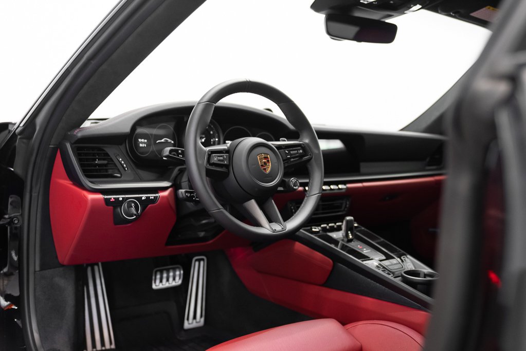 Porsche 911 Carrera 4 GTS 2024 Noir Kirkland - photo #14