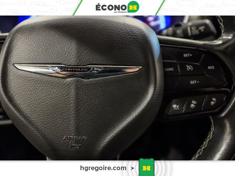 2022 Chrysler Pacifica Grey Laval - photo #15