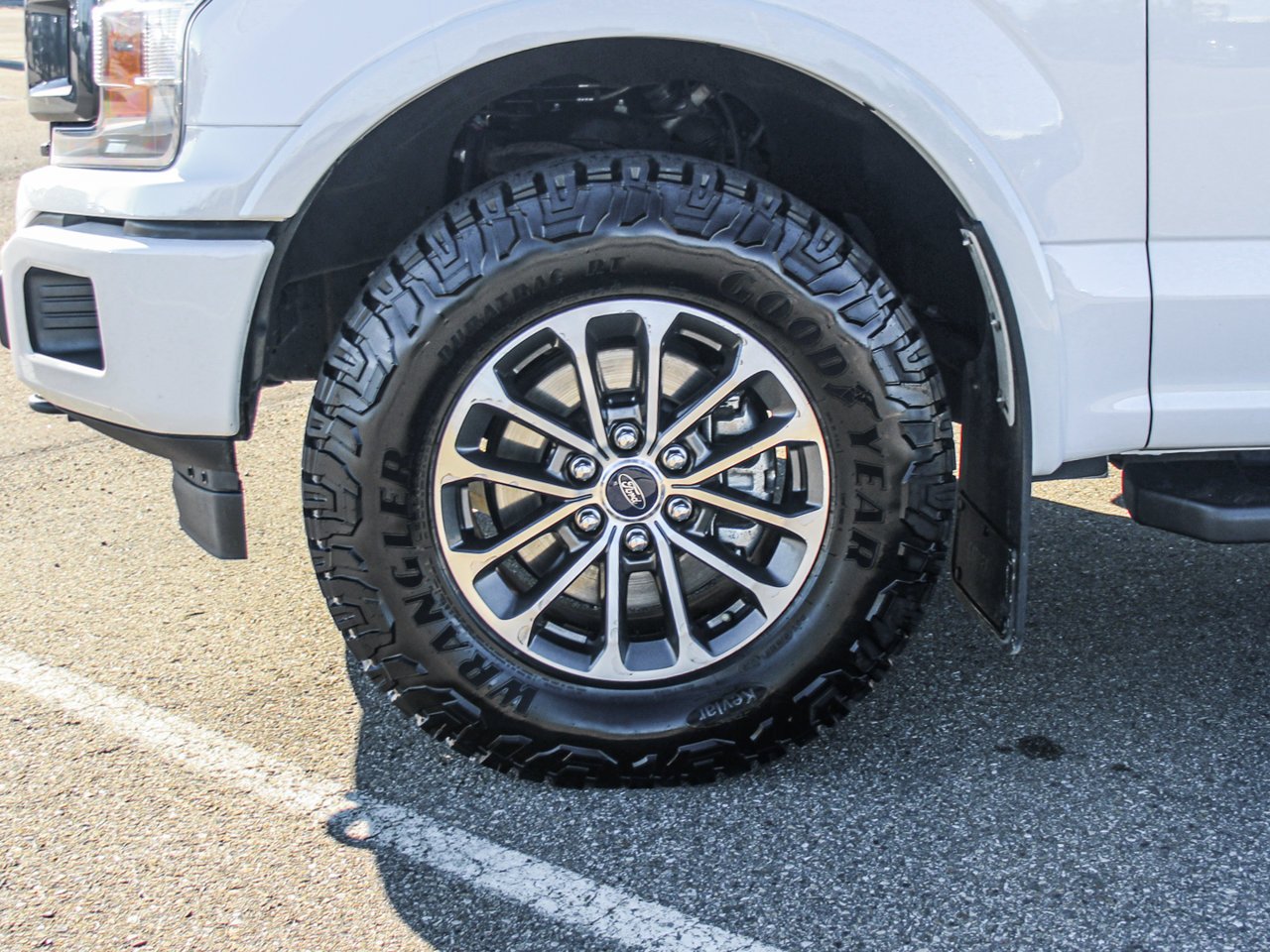 2019 Ford F-150 XLT 4WD SuperCrew 5.5' Box White Sherwood Park - photo #11