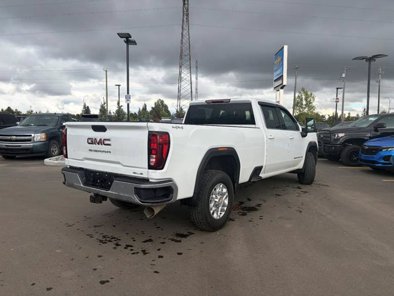 2024 GMC Sierra 3500HD 4WD Crew Cab 159 SLE White Sherwood Park - photo #4
