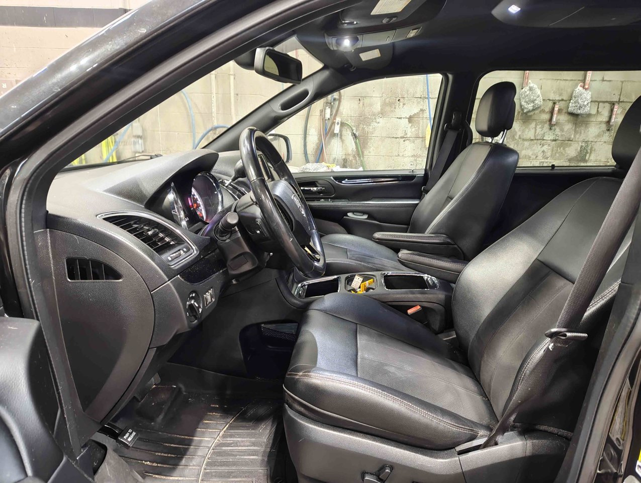 2020 Dodge Grand Caravan Premium Plus 2WD Black Sherwood Park - photo #7