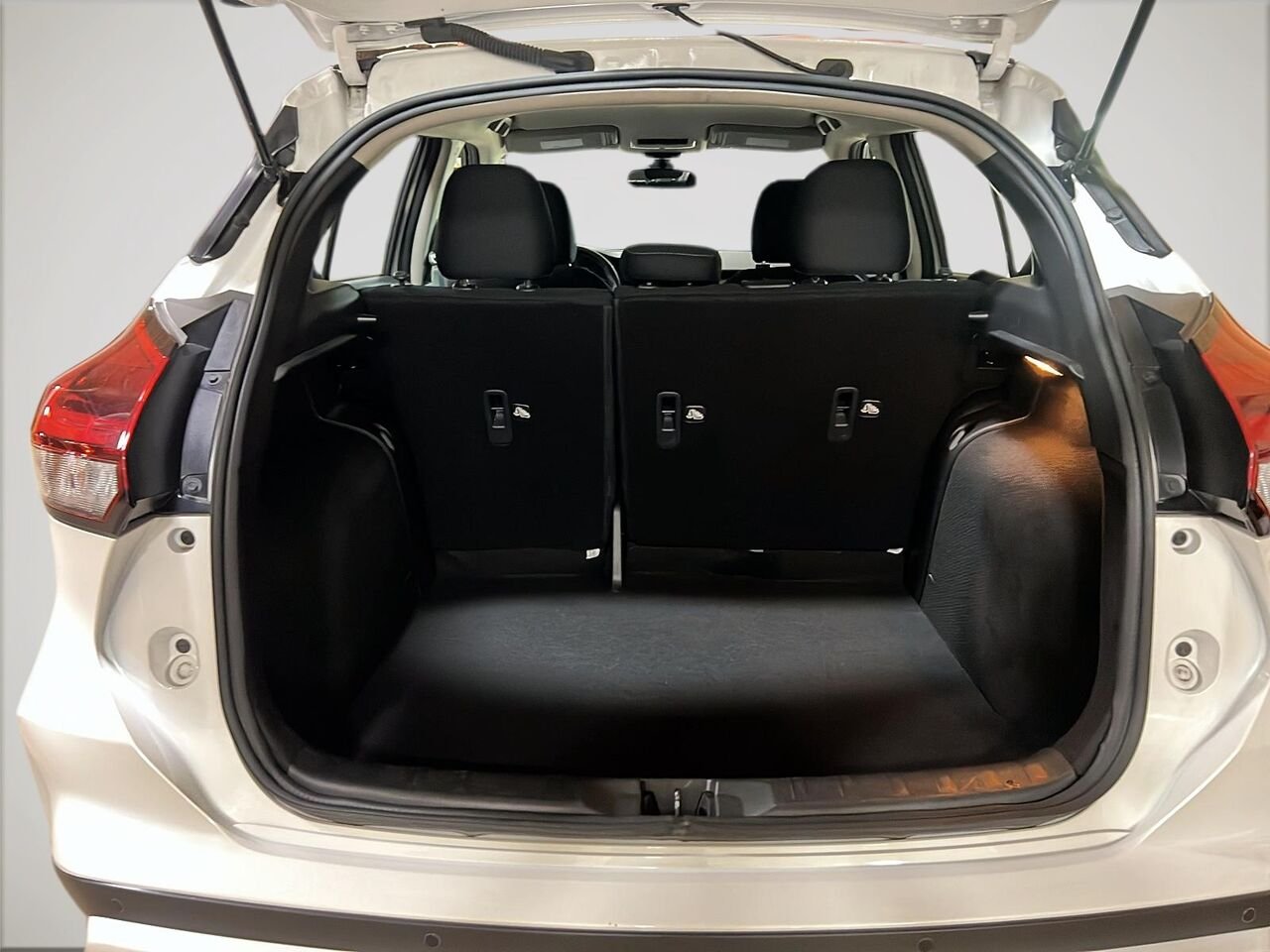 2024 Nissan Kicks SV TA White Québec - photo #5