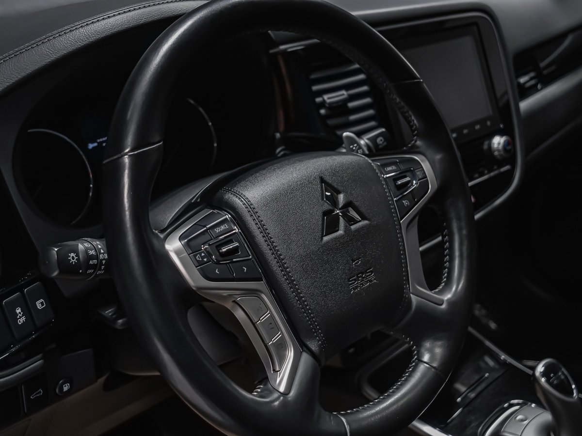 Mitsubishi Outlander PHEV LE S-AWC 2020 Noir Montréal - photo #8