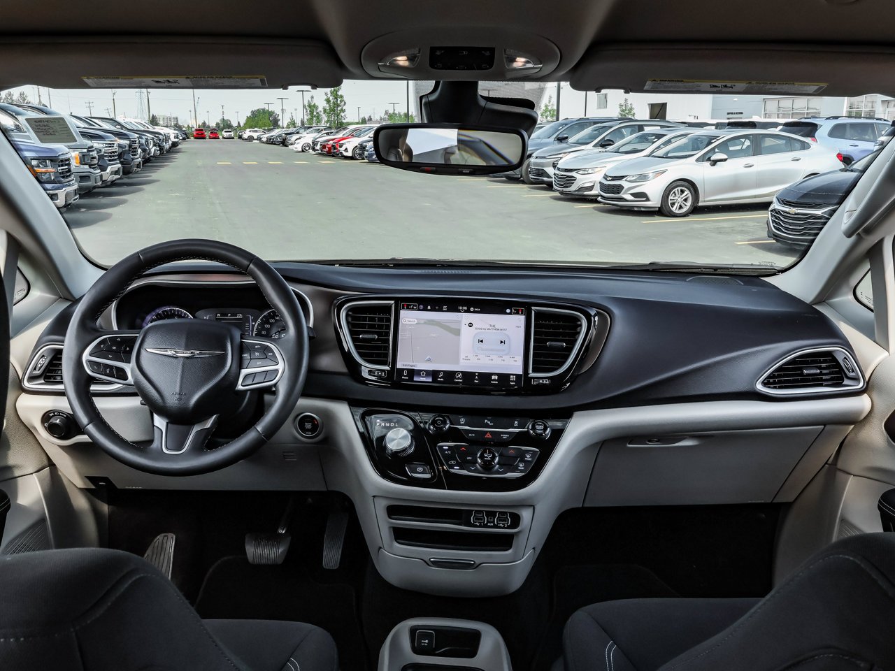 2024 Chrysler Grand Caravan SXT 2WD White Sherwood Park - photo #17