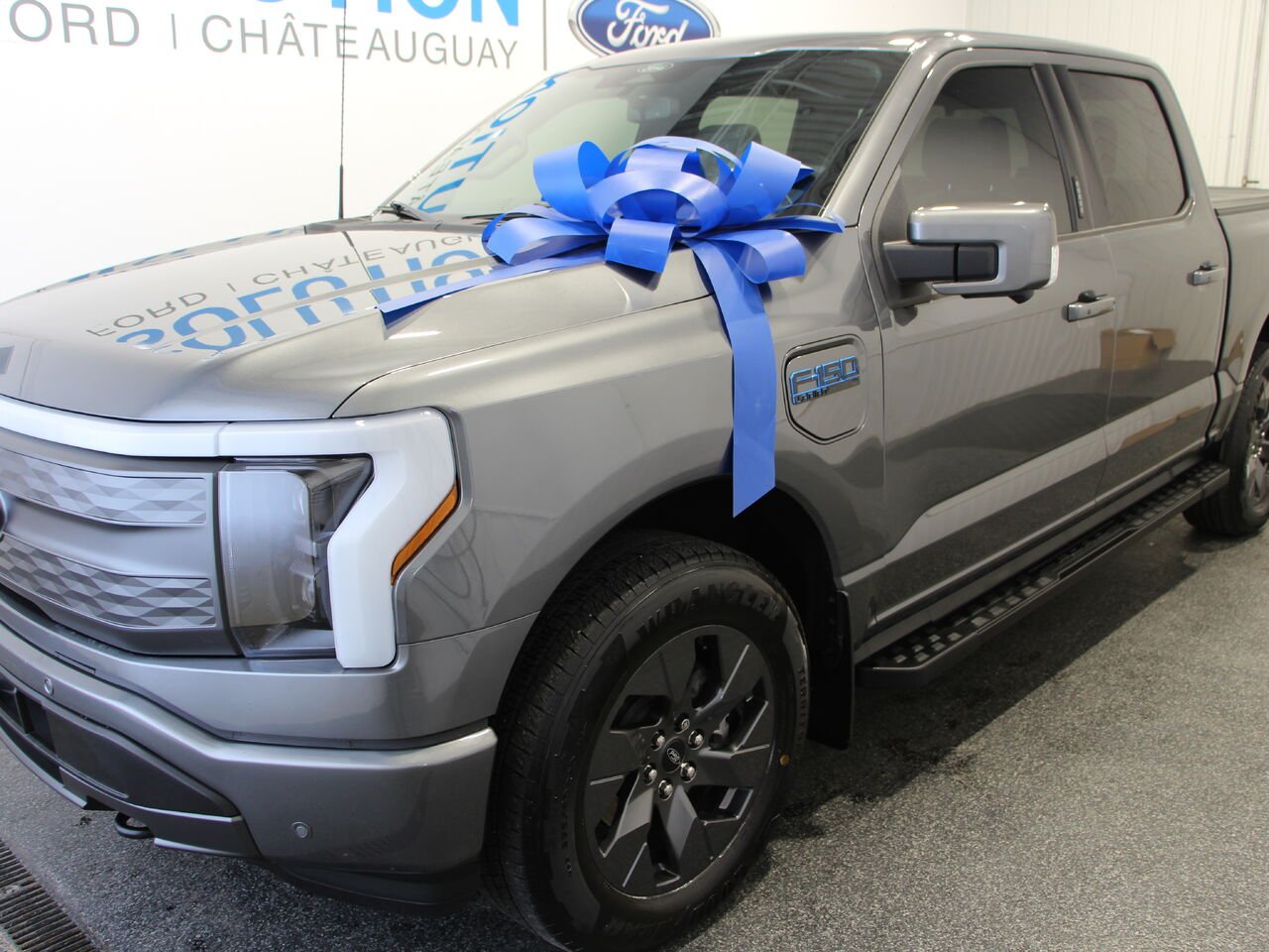 2025 Ford F-150 Lightning LARIAT F150 LIGHTNING LARIAT Grey Châteauguay - photo #0
